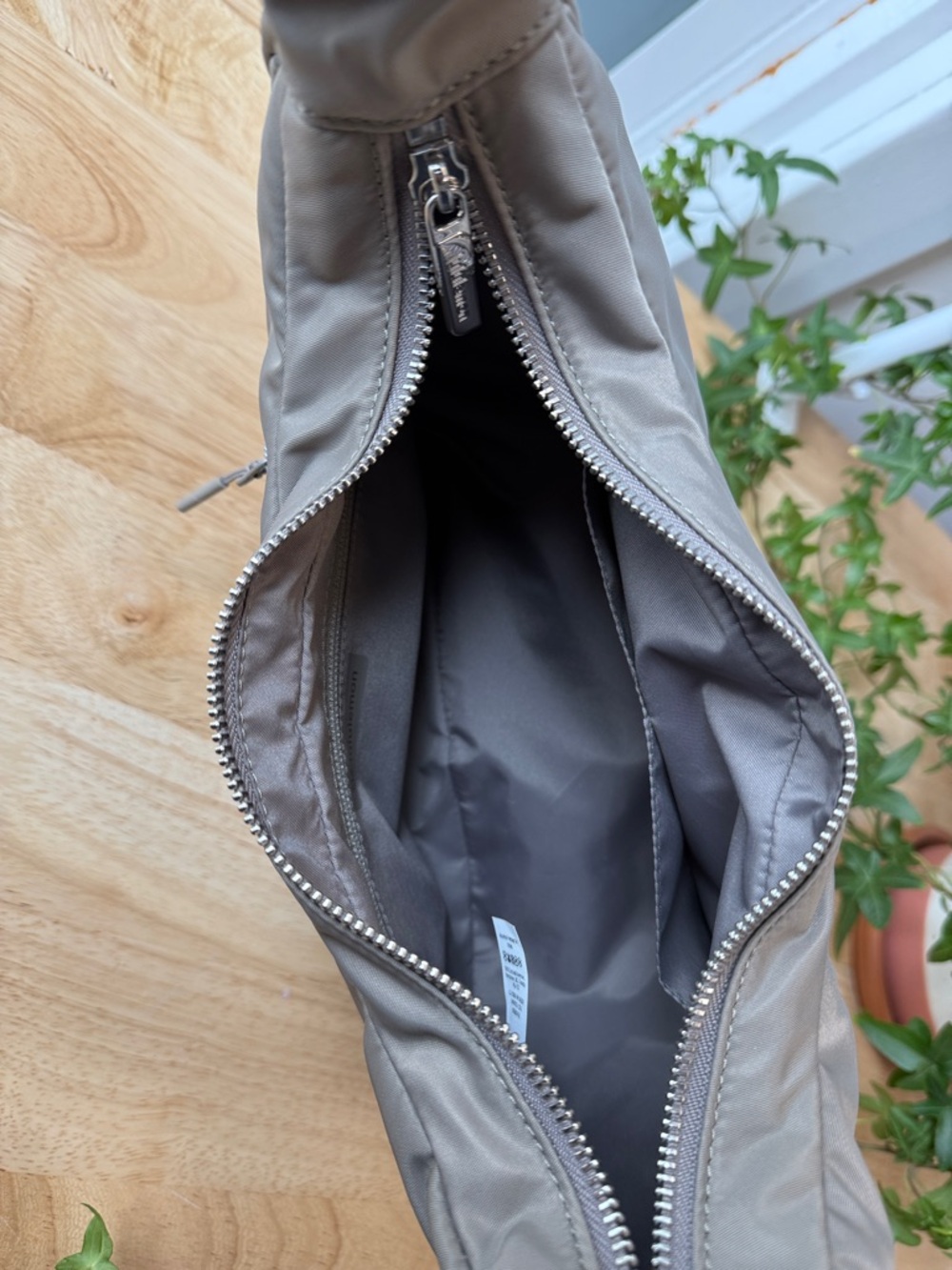 Lululemon City Essentials Shoulder Bag 4L - Picture 3 of 5